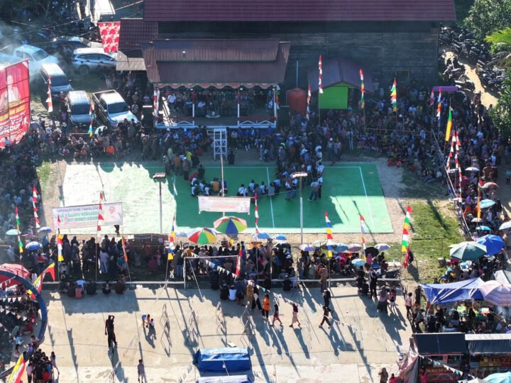 Bupati Heriyus Hadiri Pertandingan Final Bola Voli Muara Tuhup CUP-02