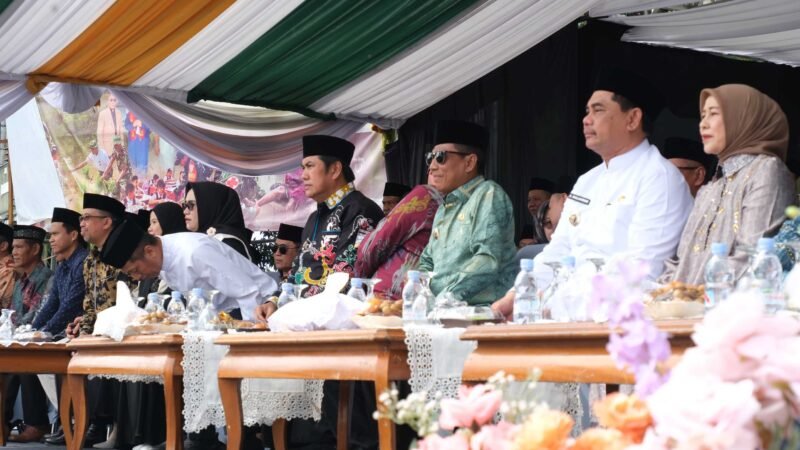 Bupati Mura Heriyus Hadiri Pawai Taaruf MTQH XXXIII Tingkat Prov Kalteng di Kota Muara Teweh