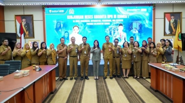 Diskominfosantik Kalteng Bahas Percepatan Akses Internet dan Literasi Digital dengan Anggota DPR RI Andina Narang