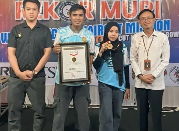 Cukur Rambut Nonstop Terlama, Muhammad Andi Pecahkan Rekor MURI