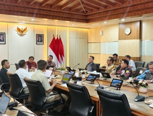 Gubernur Agustiar Sabran – Menhut RI Bahas Optimalisasi DBH-DR untuk Penanganan Karhutla dan Ketahanan Pangan di Kalteng