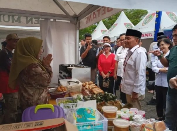 Dukung Ekonomi Kerakyatan, Gubernur Kalteng Agustiar Sabran Cek Pasar Ramadhan