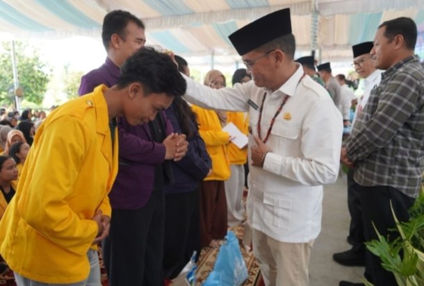 Peduli Pendidikan, Gubernur Agustiar Sabran Gratiskan 3.000 Paket Sembako untuk Mahasiswa di Pasar Murah Spesial Ramadhan