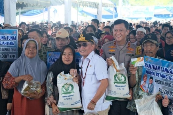 Bantuan Pangan Presiden, Pasar Murah, dan KHBS Disalurkan di Kotawaringin Barat