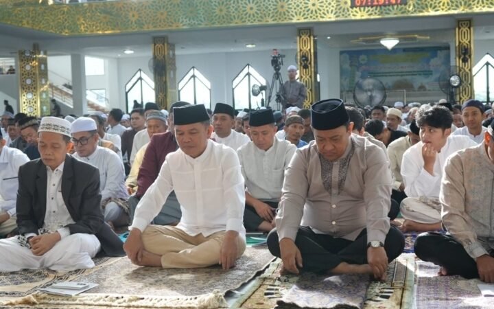 Gubernur dan Wagub Kalteng Shalat Idulfitri di Masjid Raya Darussalam Palangka Raya