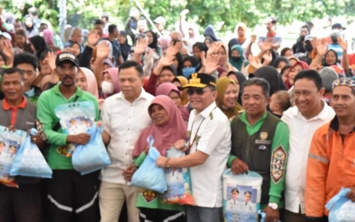 Jelang Lebaran, Gubernur Kalteng Buka Pasar Murah Bagi Ojol dan Petugas Kebersihan