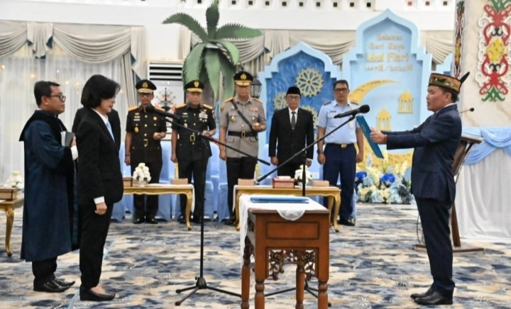 Gubernur Agustiar Sabran Resmi Lantik Linae Victoria Aden Sebagai Pj. Sekda Kalteng