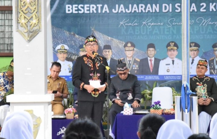 Plt. Sekda Leonard S. Ampung Kunjungi SMA Negeri 2 Kuala Kapuas