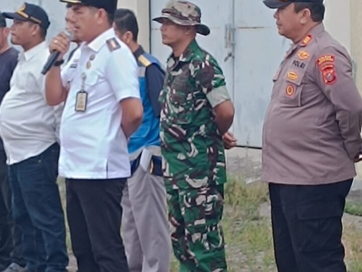 Forkopimcam Medan Labuhan Bersama OKP Gelar Gotong Royong, Netralisasi Fasilitas Umum Pasca Konflik