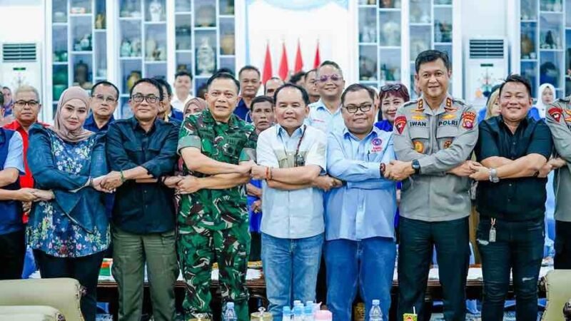 Gubernur Agustiar Sabran Terima Aspirasi Buruh dalam Forum Dialog Hari Buruh di Istana Isen Mulang