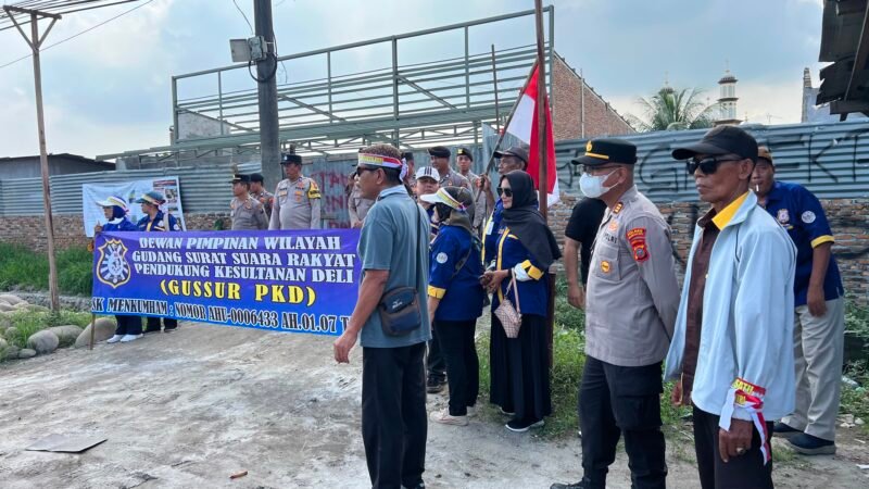 Kapolsek Medan Labuhan Pimpin Pengamanan Aksi Unjuk Rasa Damai LSM GUSSUR di Desa Manunggal