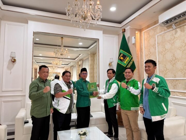 DPC PPP se-Kalteng Resmi Terima SK. Penyerahan Dilaksanakan di Kantor DPP PPP Jakarta