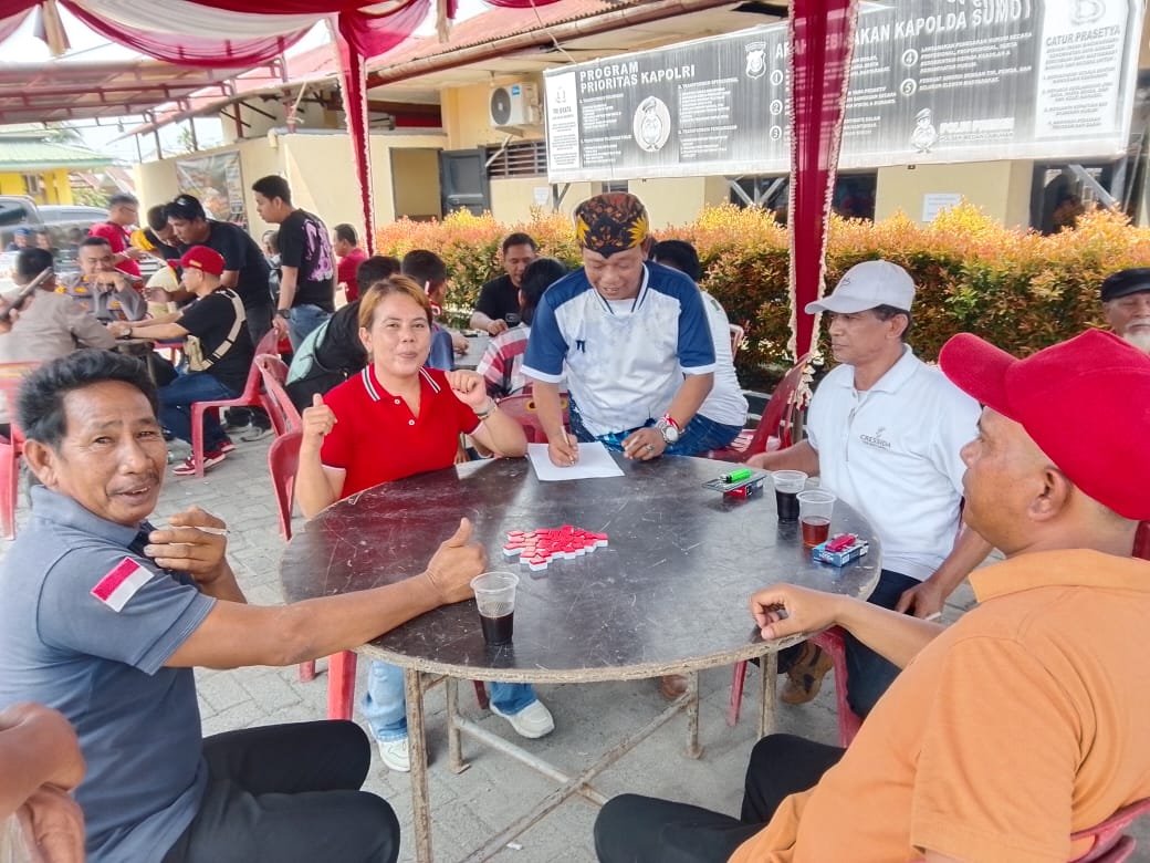 Meriahkan HUT RI ke-81, Jurnalis Medan Utara Gelar Lomba Domino Ceria di Polsek Medan Labuhan